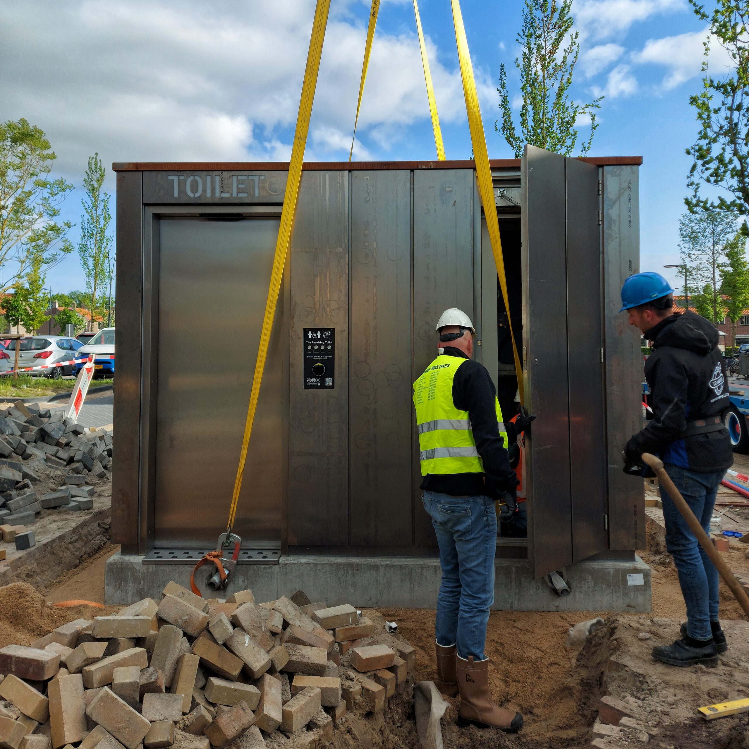 Instalation of the Revolving Toilet in Emmeloord