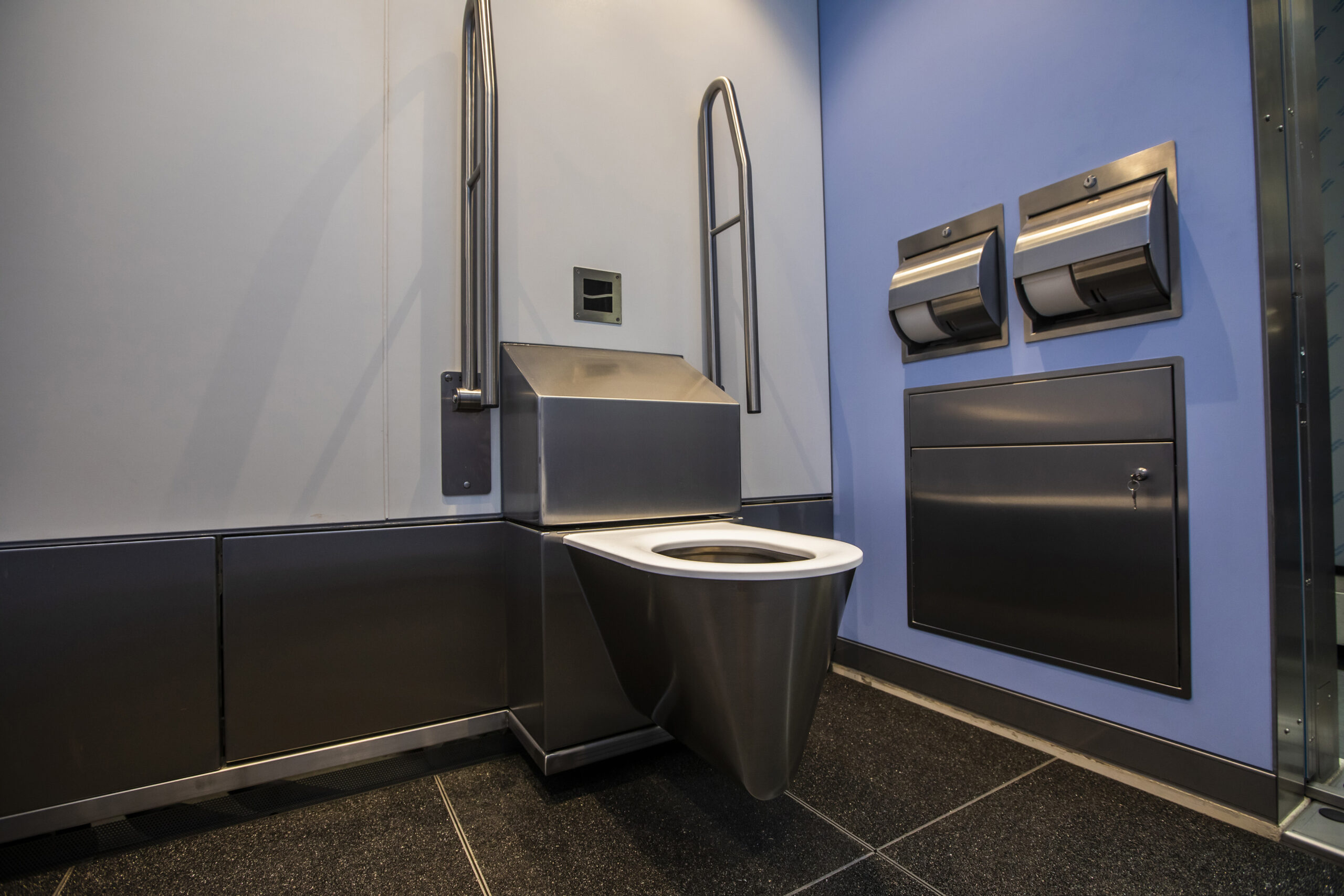 Revolving toilet 